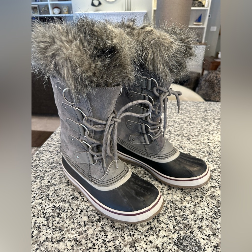 Women’s Sorel winter boots size 8